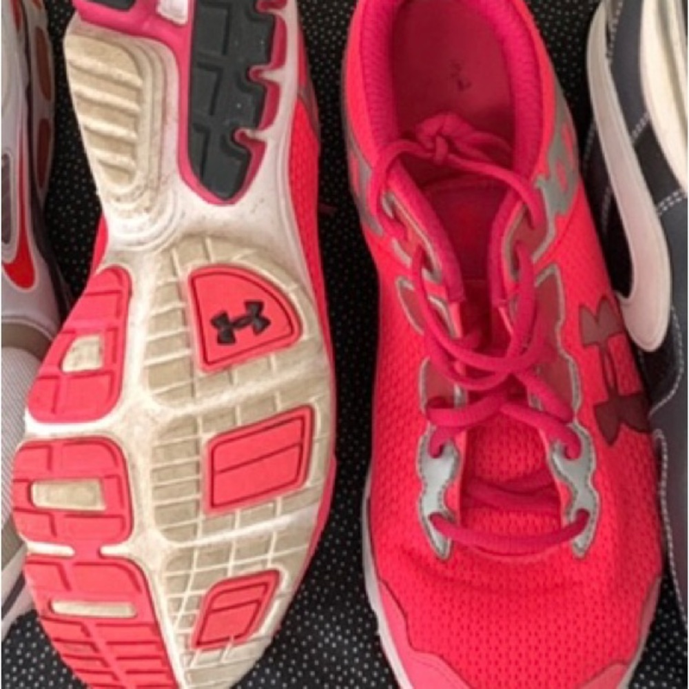 UA tennis shoes